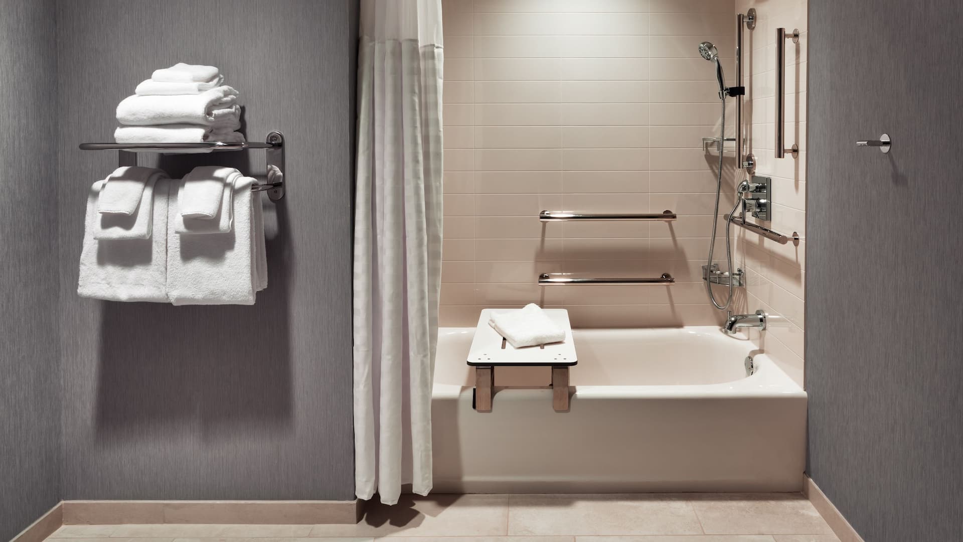 4 von 4 Hyatt Place Fayetteville / Springdale Ada Bathtub Towels