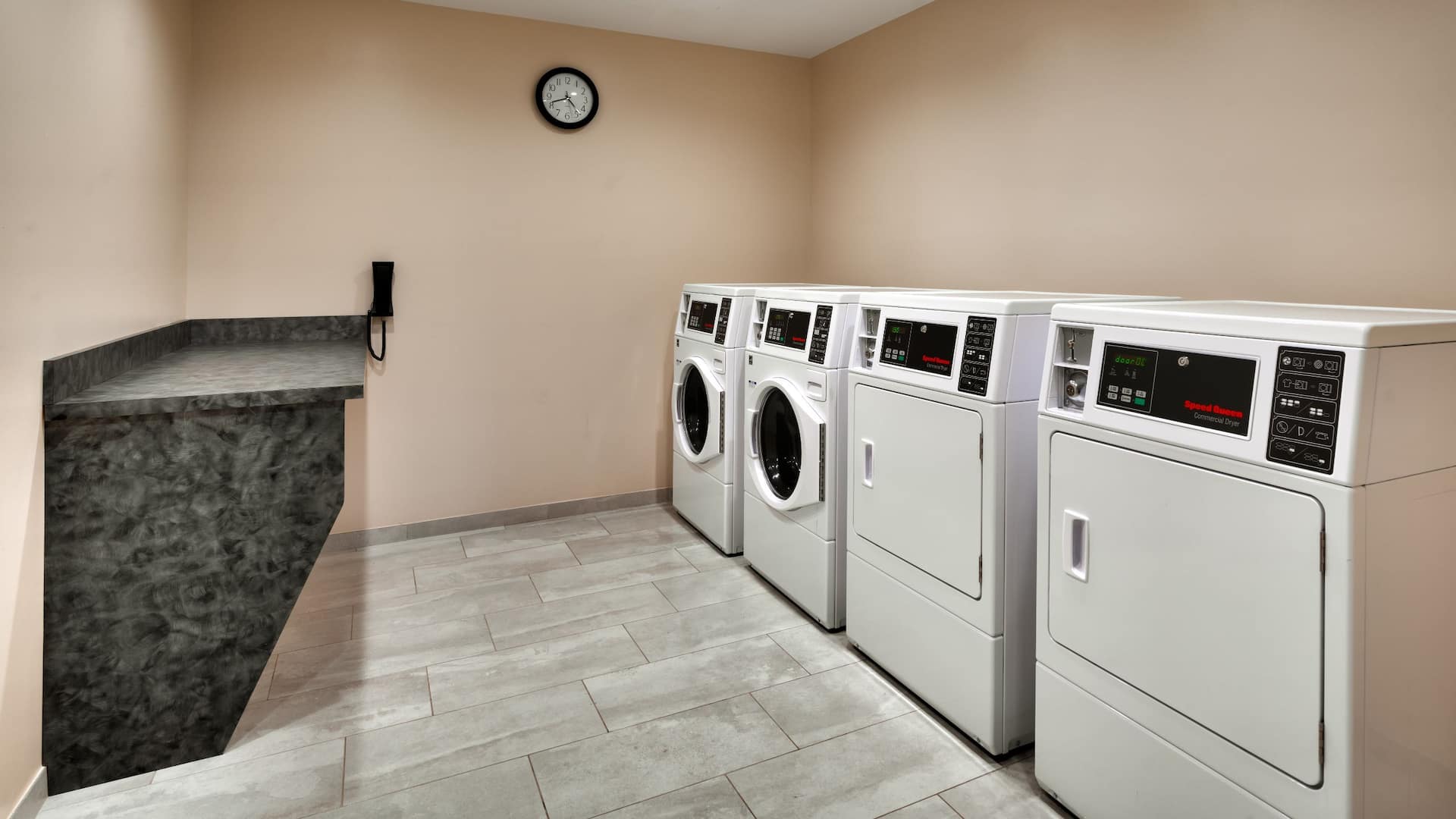 Hyatt Place Fayetteville / Springdale Guest Laundry