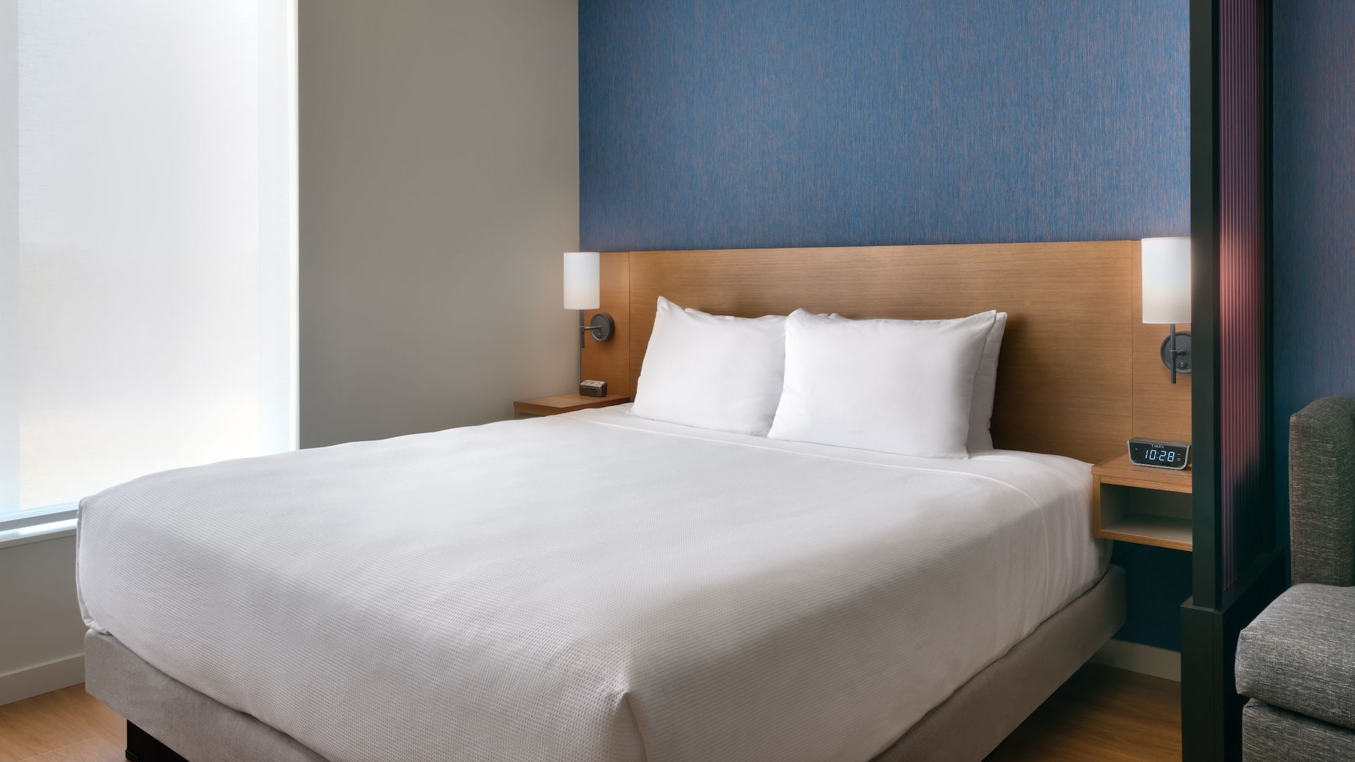 Hyatt Place Fayetteville / Springdale King Grand Bed Pillows
