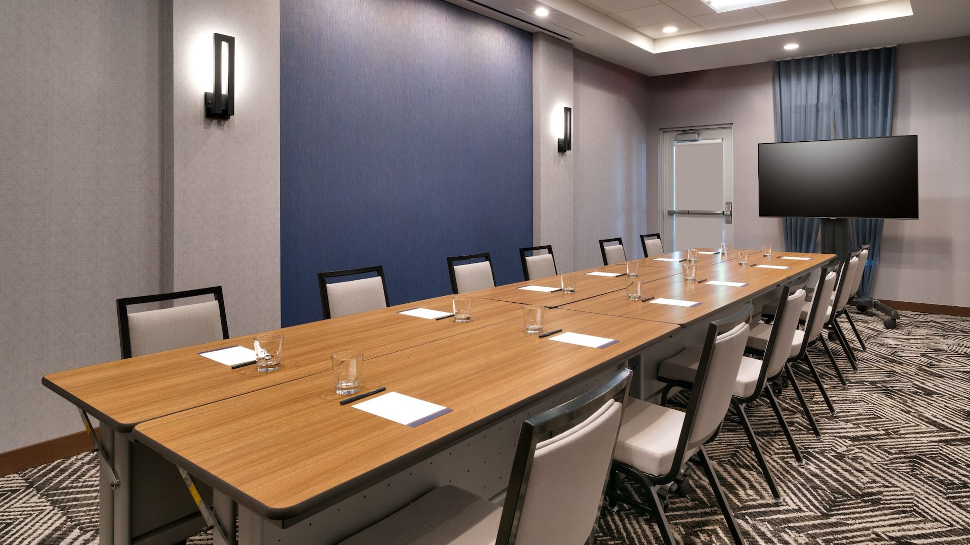Hyatt Place Fayetteville / Springdale Meeting Room Conference Table