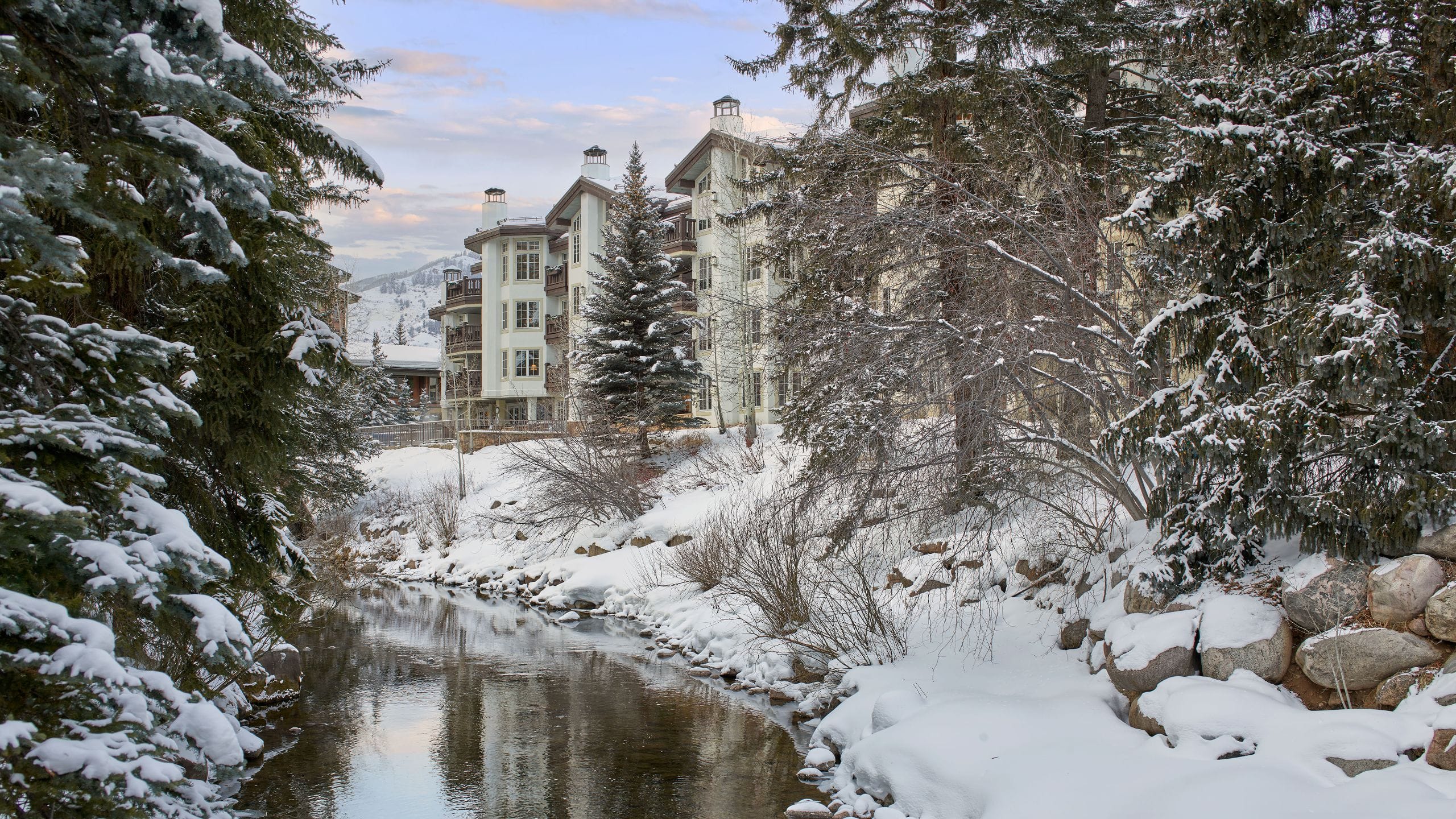 Vail Hotel Reviews Photos Vail Colorado Austria Haus   DENDA P0001 Exterior Daytime View.16x9 