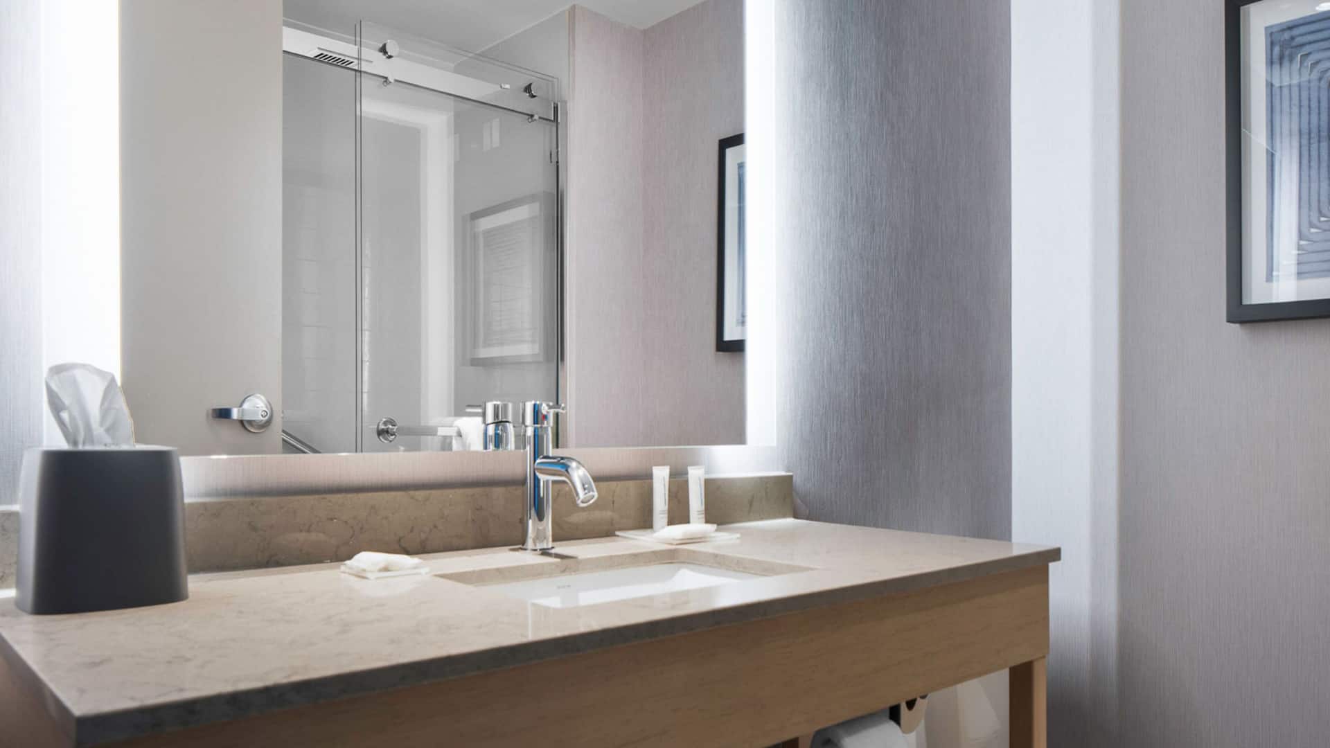 2 de 2 Hyatt Place Allentown / Lehigh Valley Bathroom