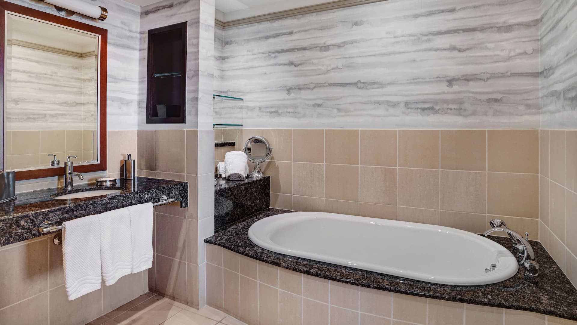 Hyatt Regency DFW International Airport Vip Suite Bathtub