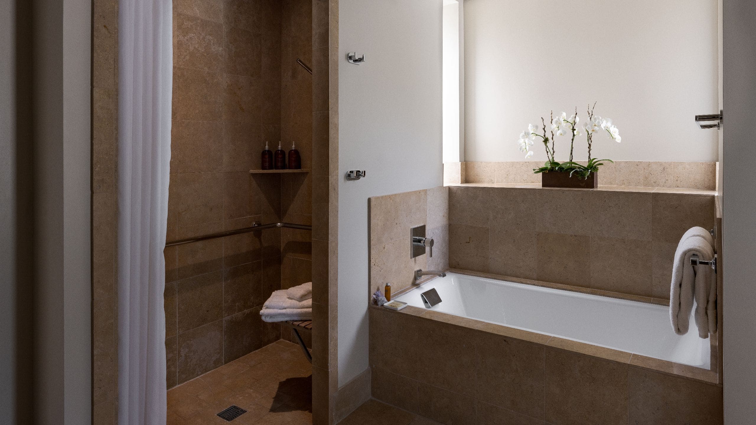 5/5 Carmel Valley Ranch Santa Lucia Studio Ada Bathroom