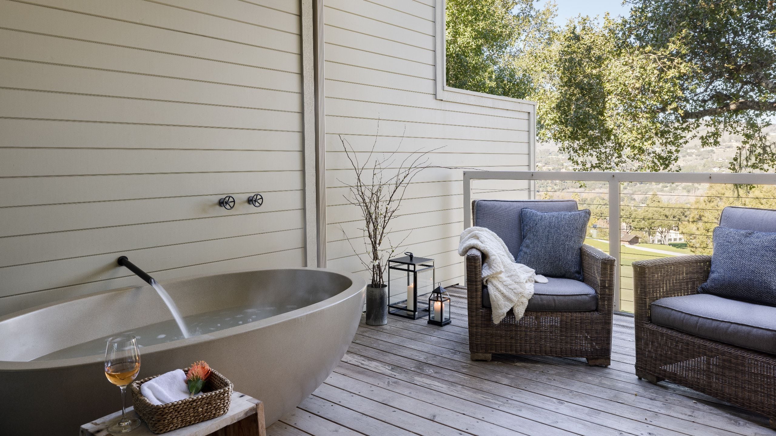 2/4 Carmel Valley Ranch Vineyard Oak Studio Balcony Soaking Tub