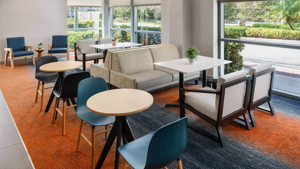 Breakfast Seating Area