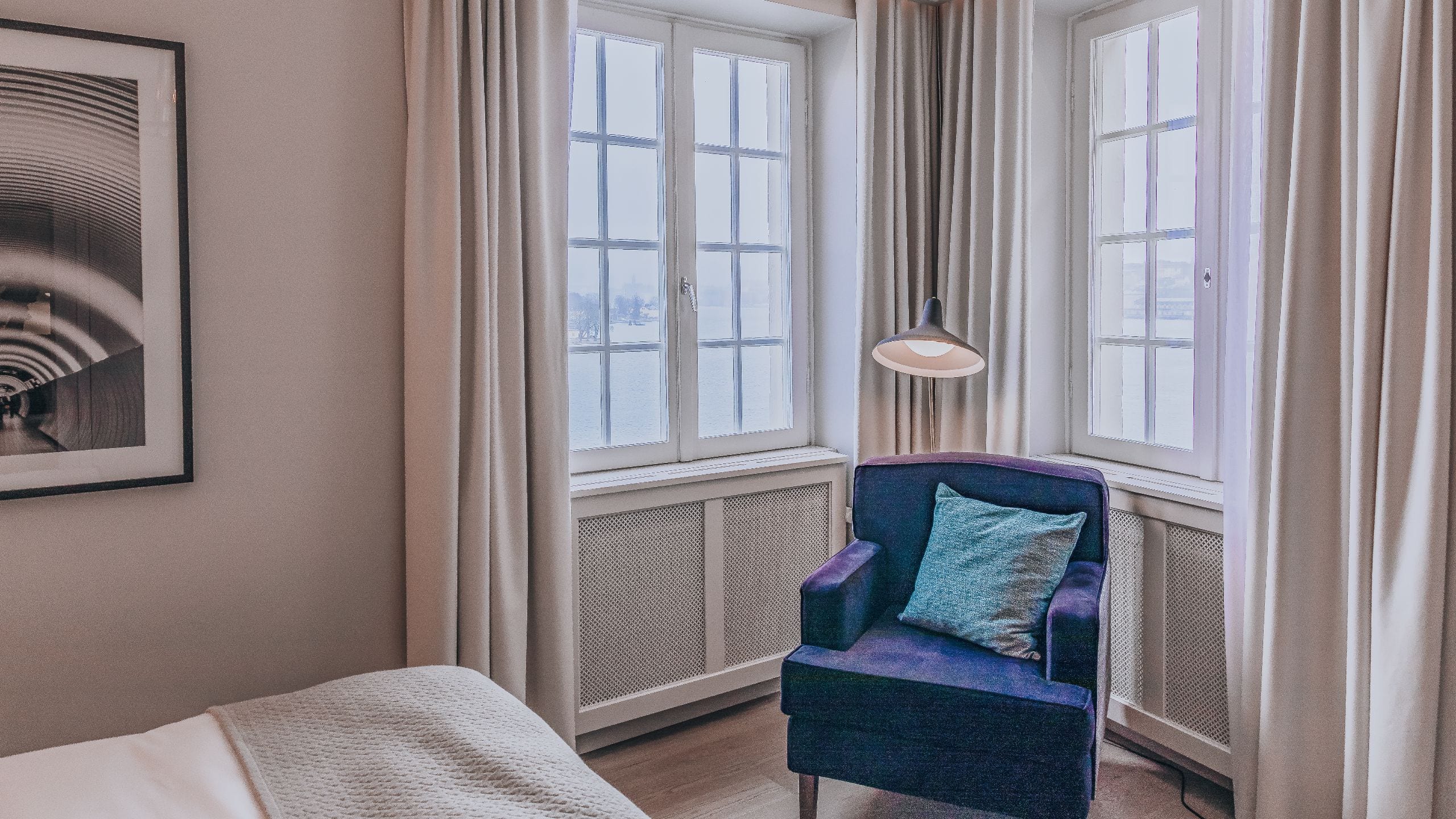 Hôtel Reisen Suite Seating By Windows