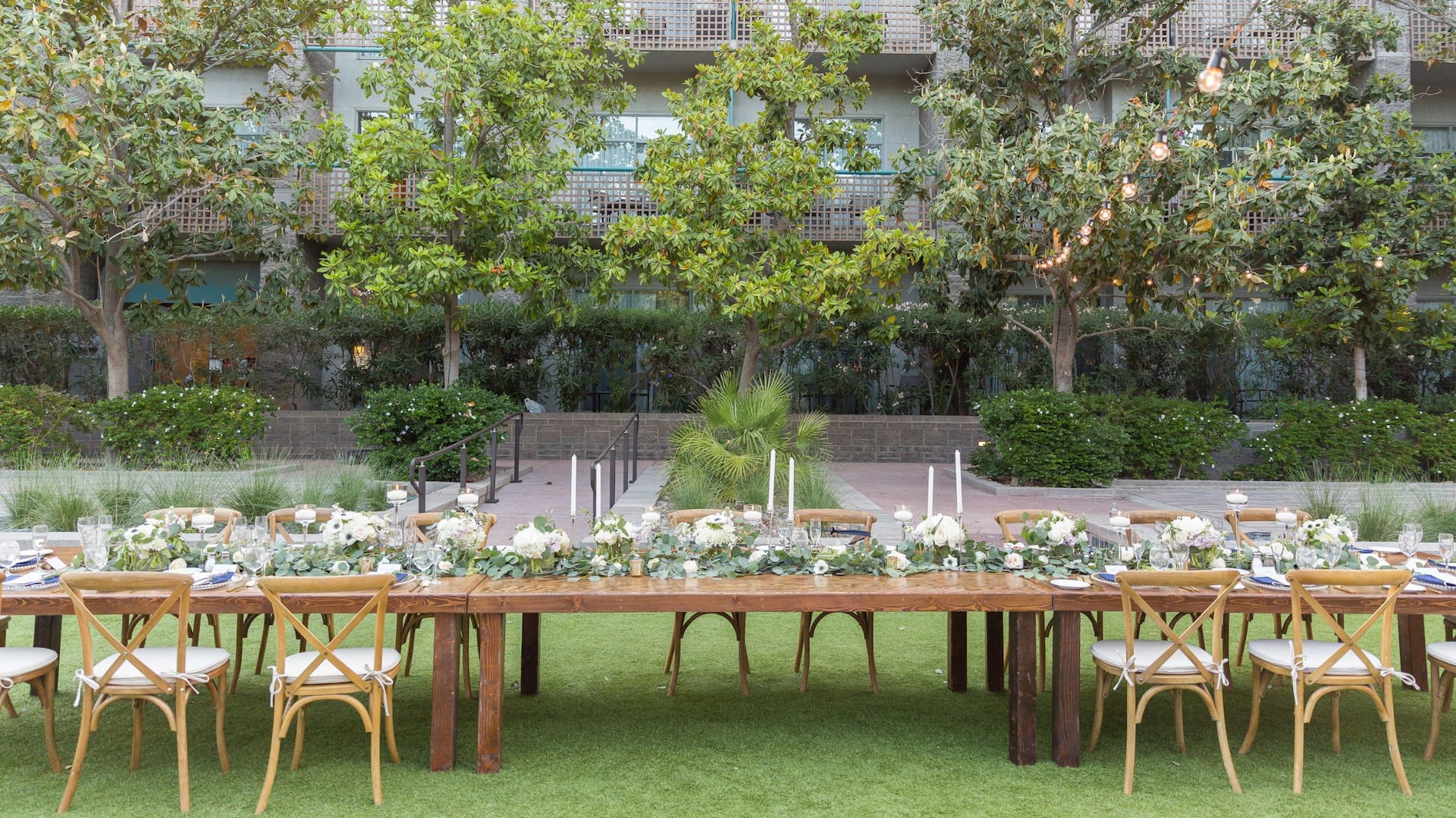 Hyatt Regency Scottsdale Resort & Spa at Gainey Ranch Lawn Court Wedding Reception Table