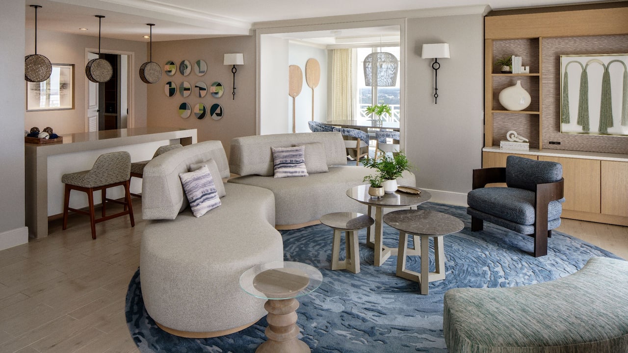 Suite Living Room Into Kitchen