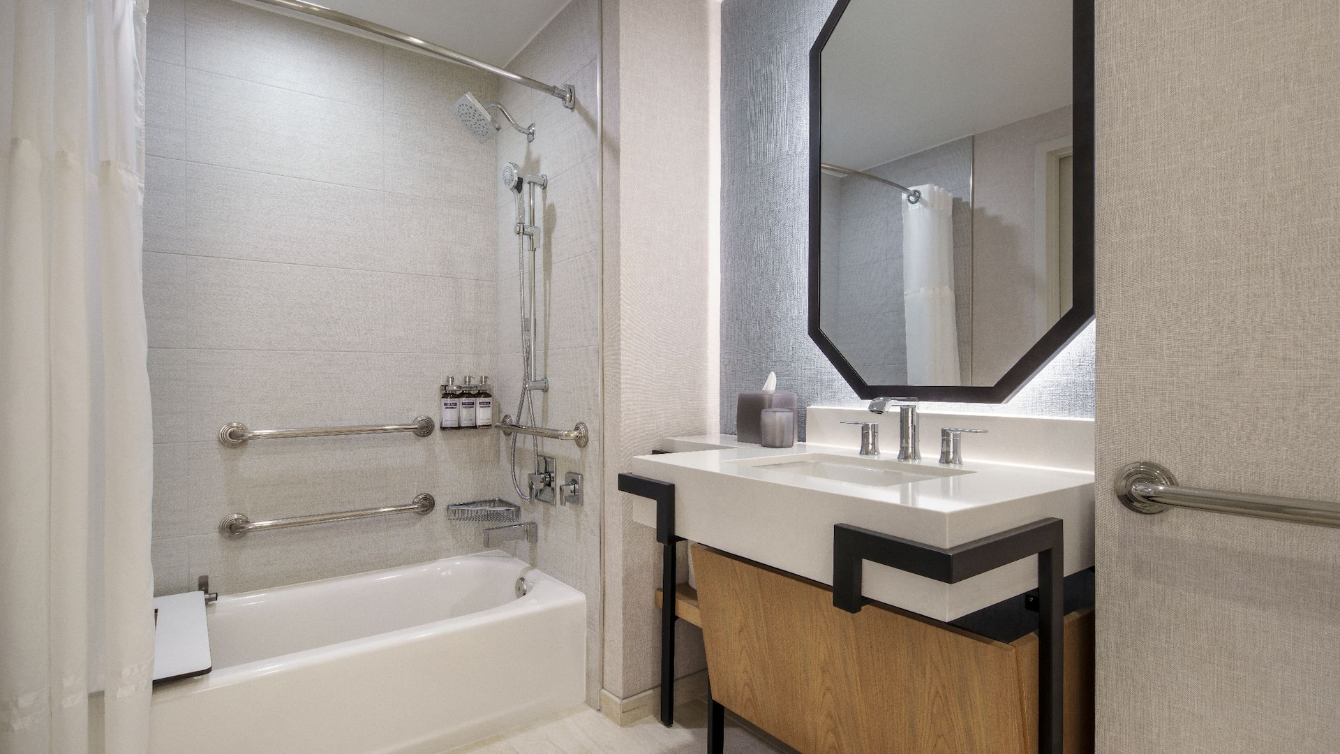 1/4 Hyatt Regency Coconut Point Resort and Spa Ada Tub Bathroom
