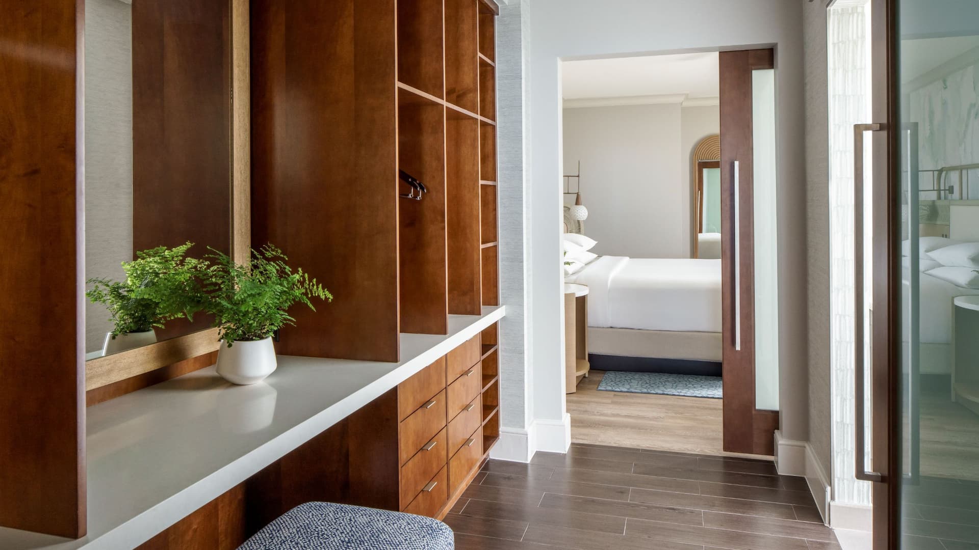 4/6 Hyatt Regency Coconut Point Resort and Spa Presidential Closet Shelves