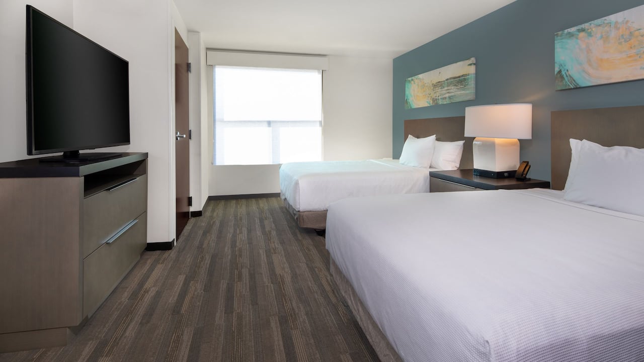  One Bedroom Kitchen Suite Two Queens Bedroom