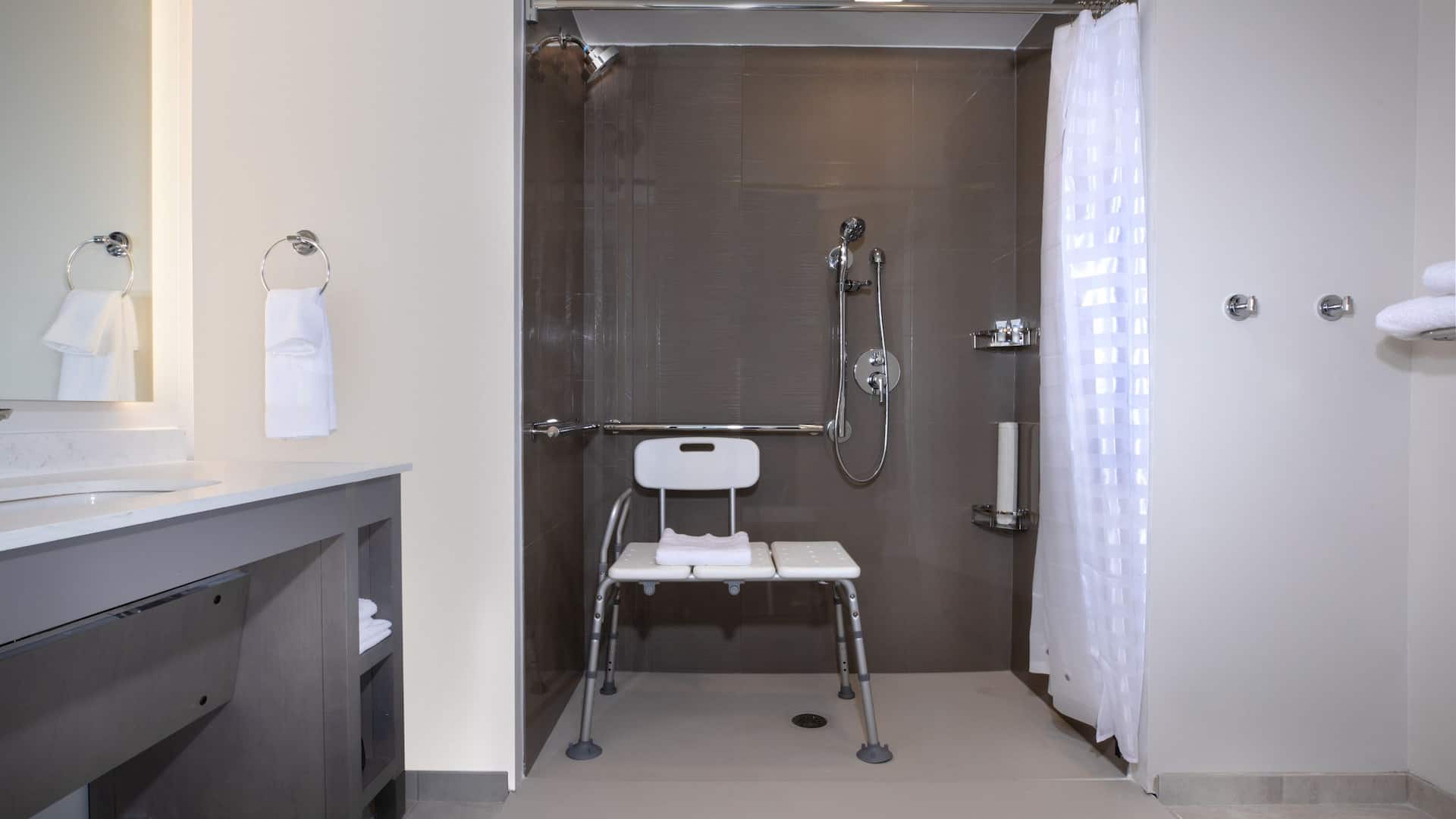 3/3 Hyatt House Lewes / Rehoboth Beach Accessible King Studio Bathroom