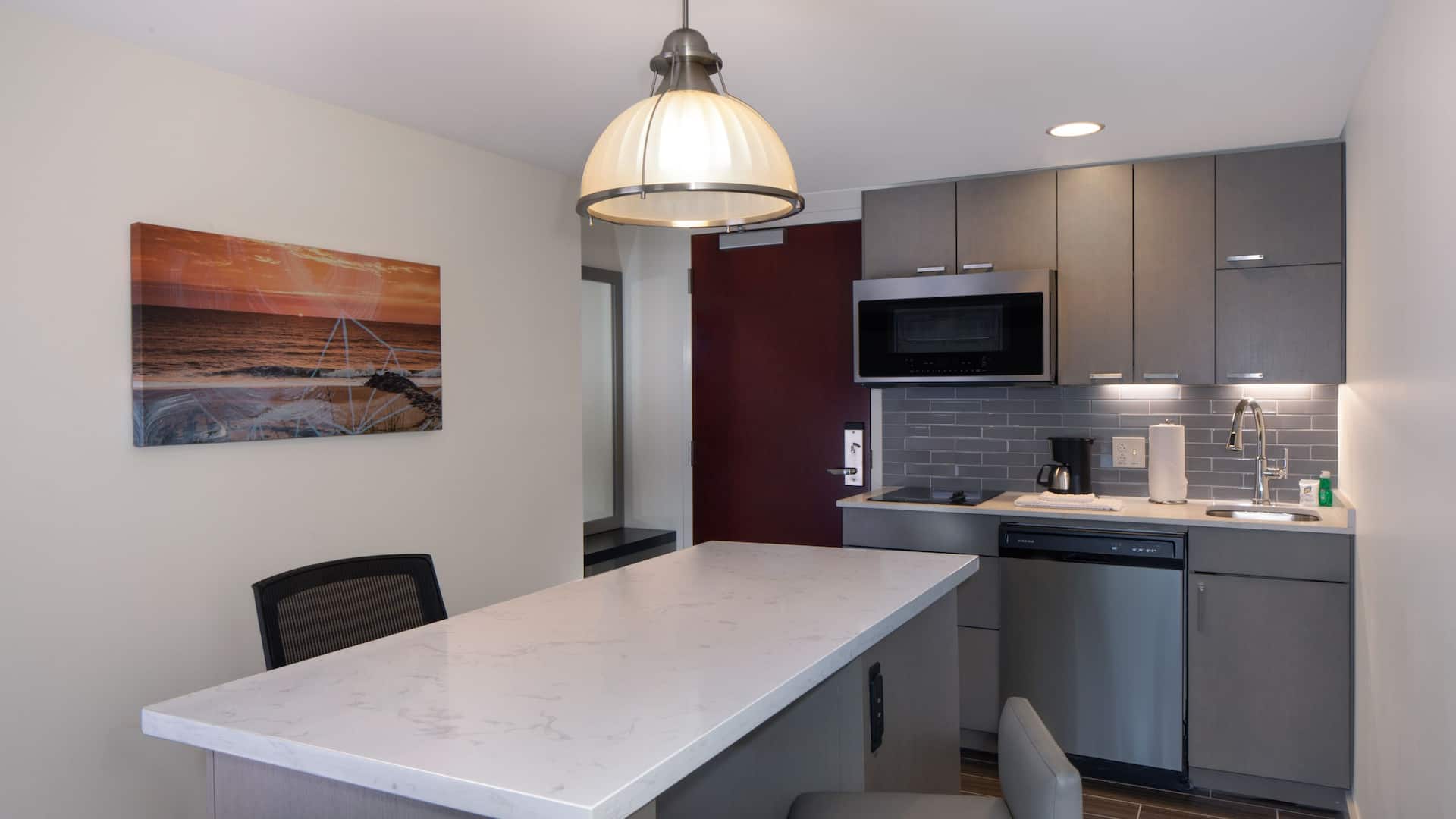 3/3 Hyatt House Lewes / Rehoboth Beach Studio King Dining Room