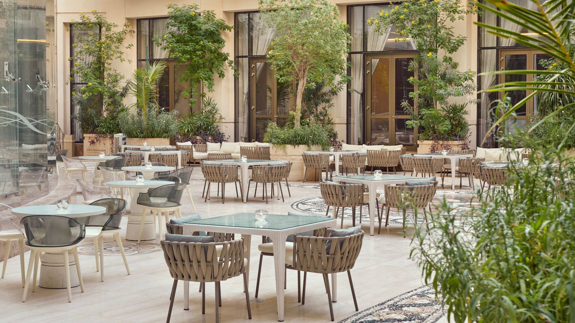 Grand Hyatt Al Khobar Hotel and Residences Courtyard Seating