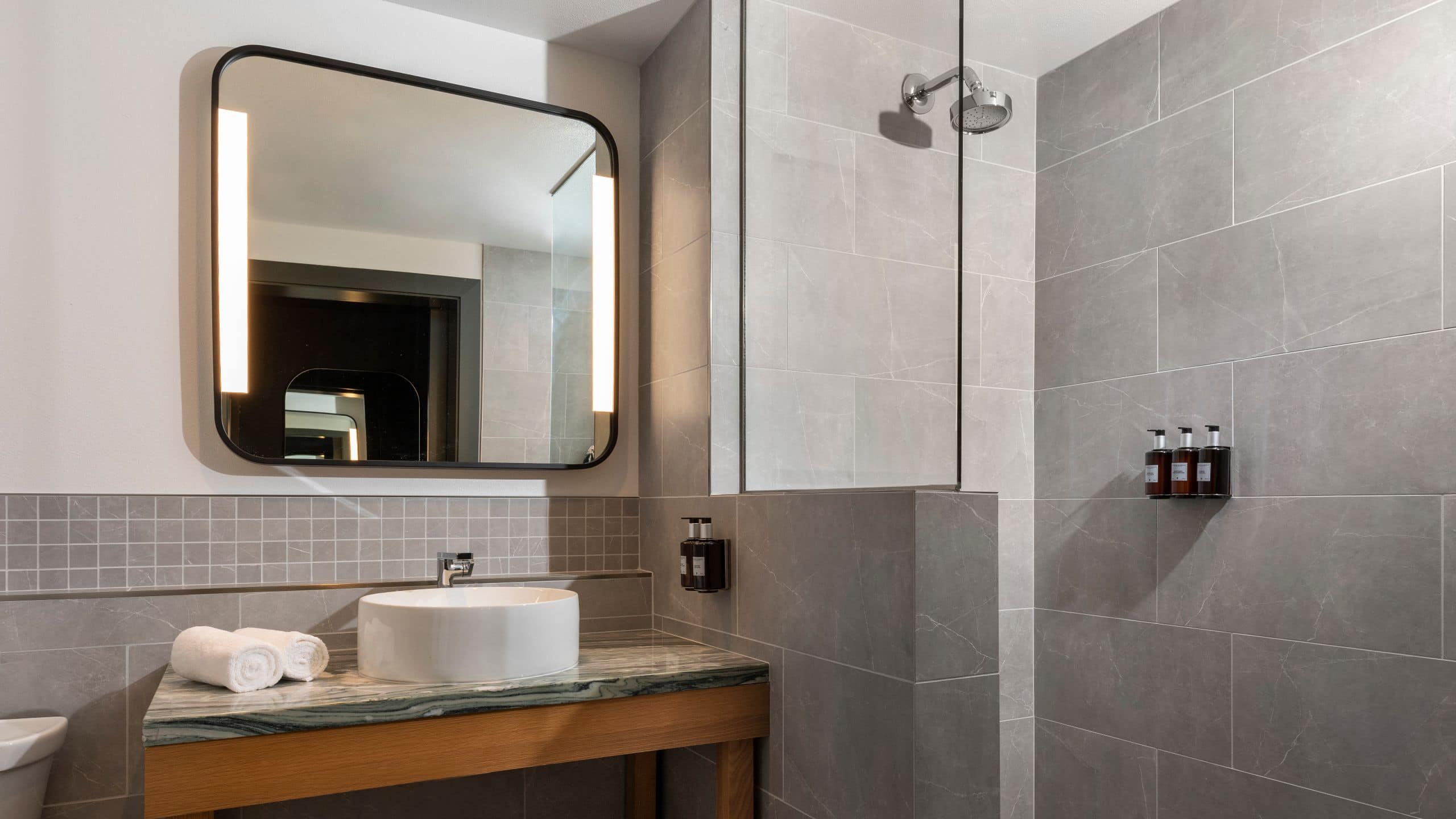 2 of 3 Kissel Uptown Oakland Standard Bathroom