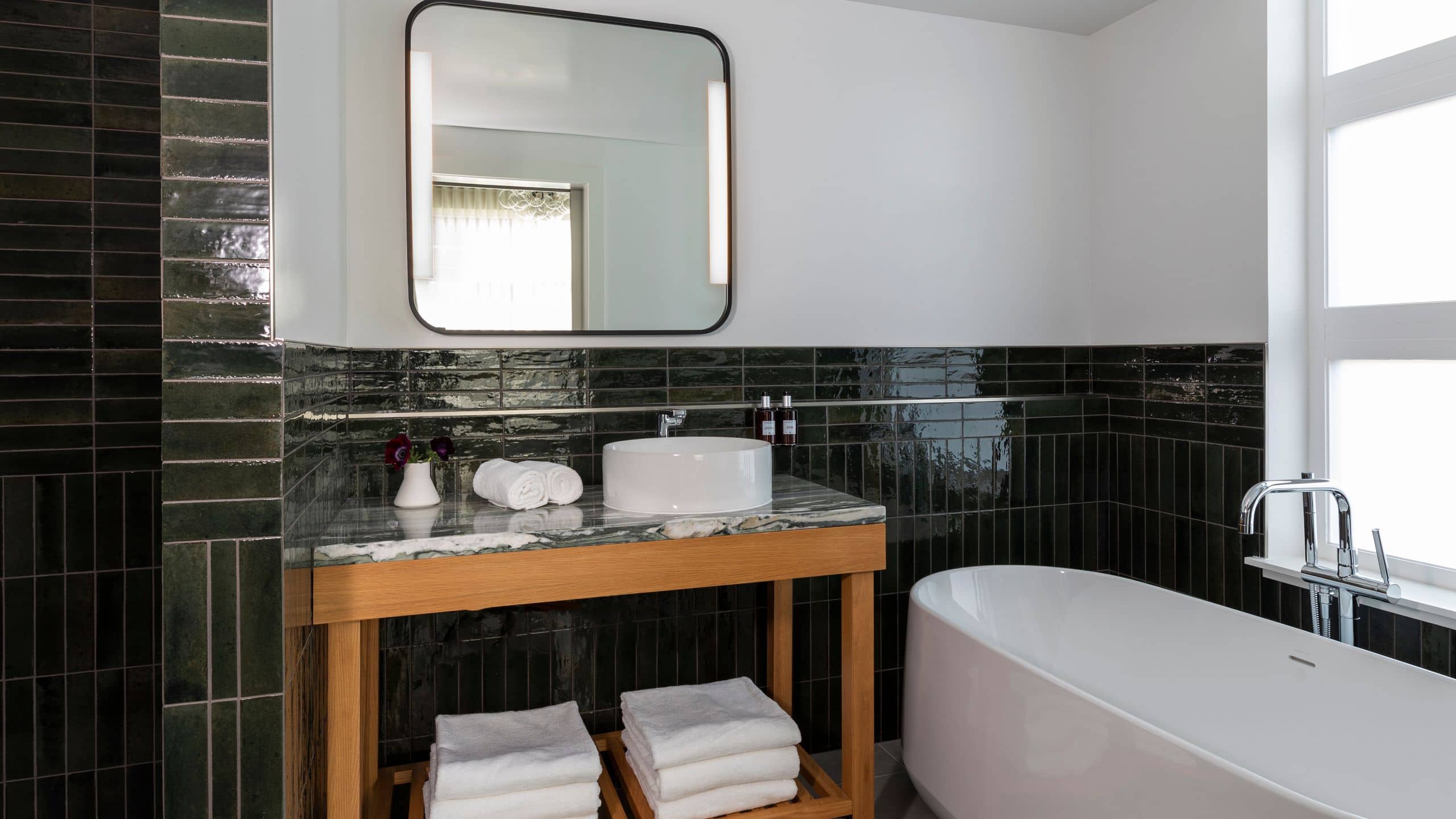 5 of 5 Kissel Uptown Oakland Suite Bathroom Soaking Tub