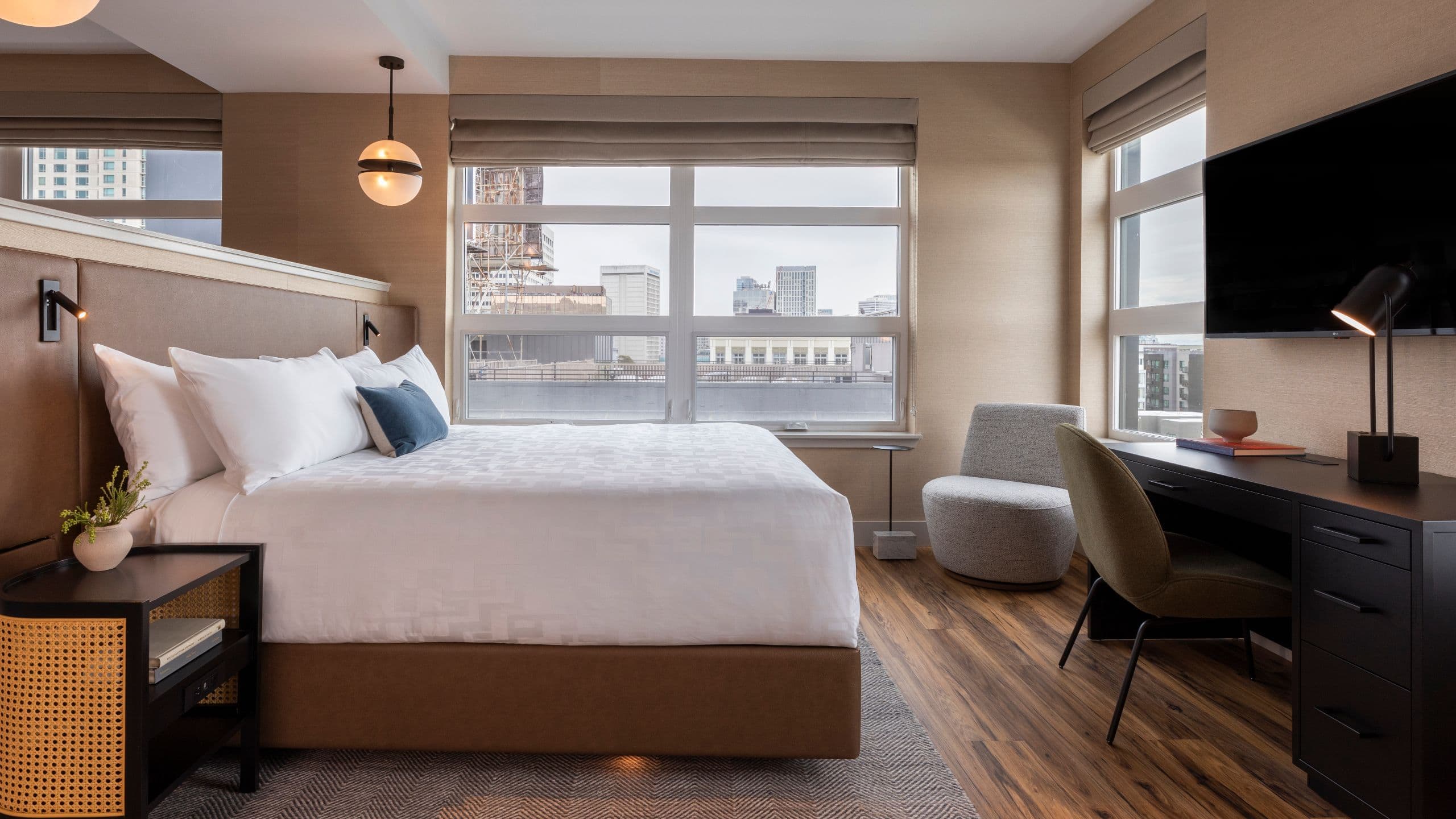 Kissel Uptown Oakland Signature Suite Bedroom City View