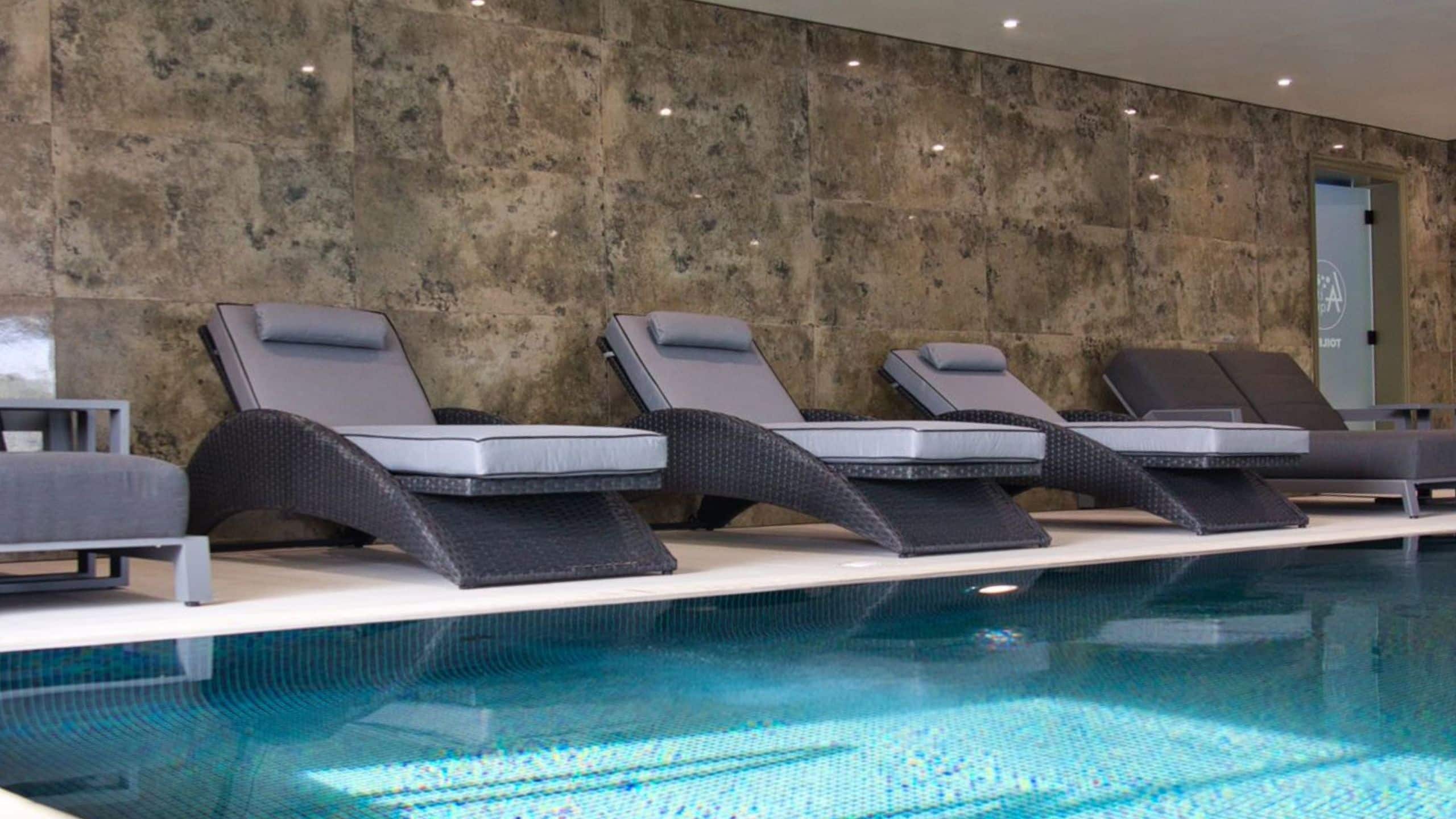 Hyatt Centric Cambridge Country Club Swimming Pool