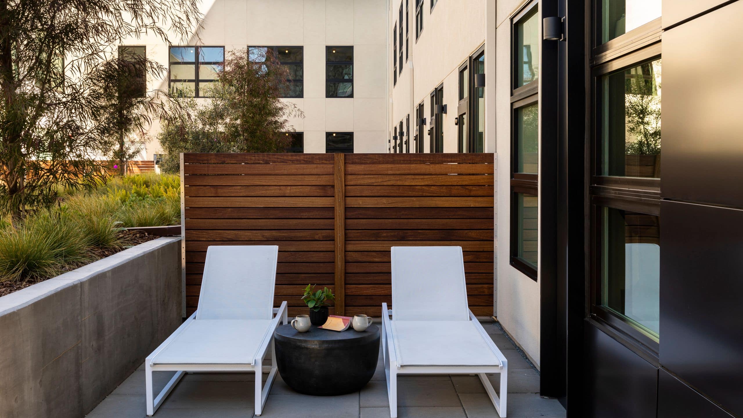 Kissel Uptown Oakland Terrace Courtyard
