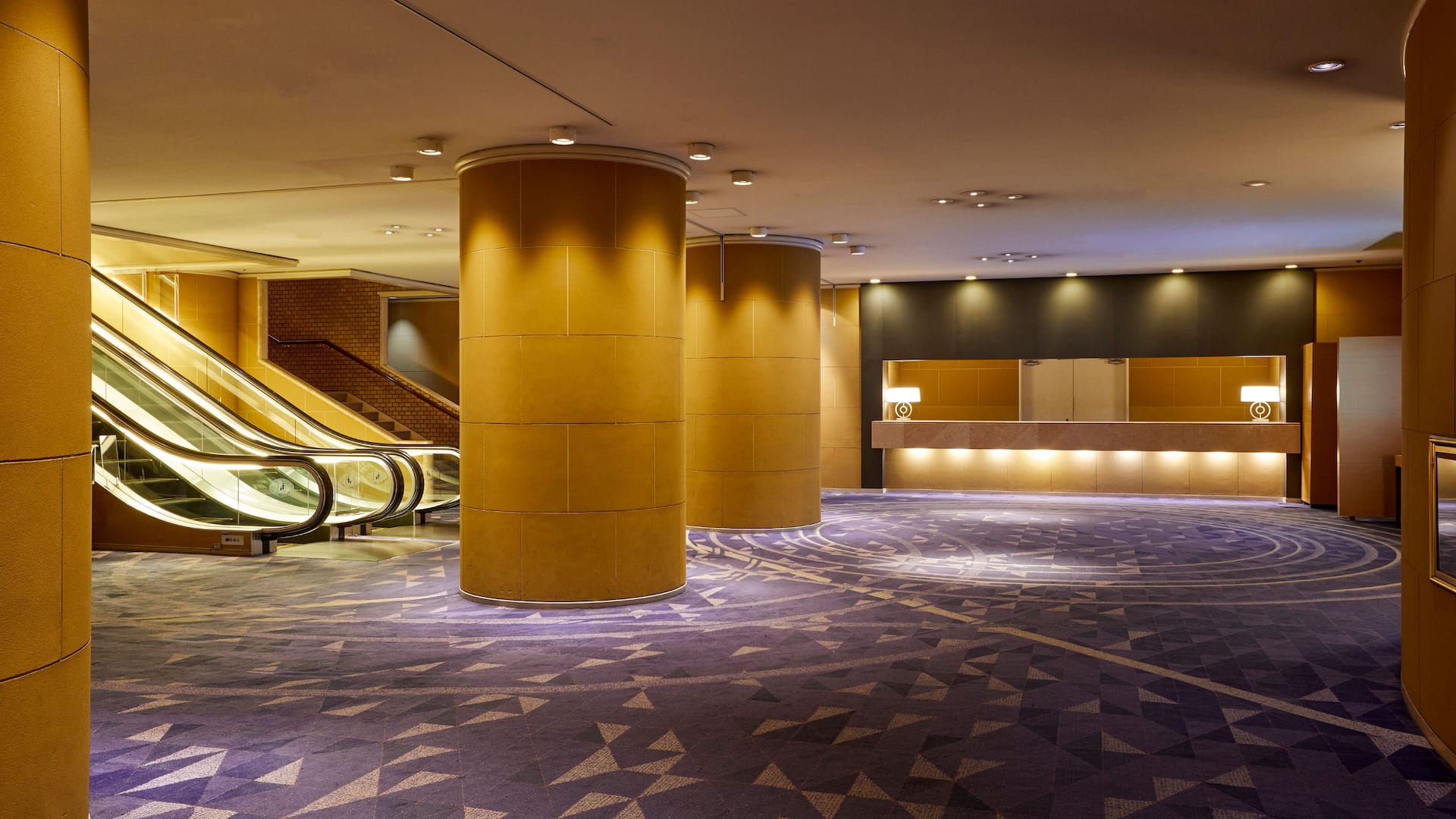 Hyatt Regency Tokyo Banquet Cloak