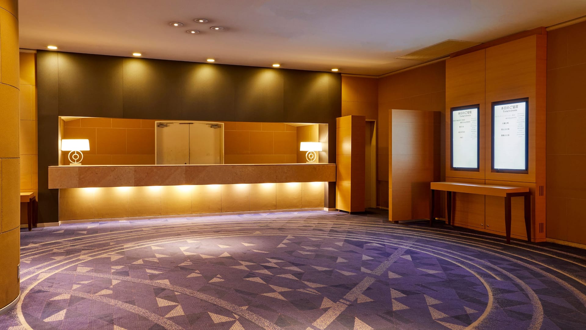 Hyatt Regency Tokyo Banquet Cloak