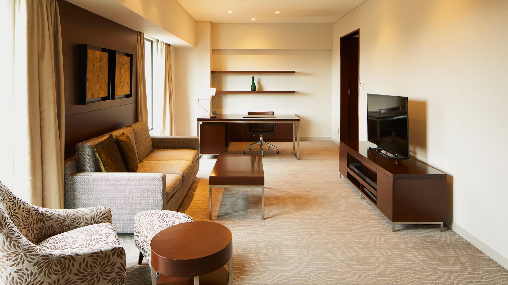 2 von 4 Hyatt Regency Tokyo Diplomat Suite Living Daytime