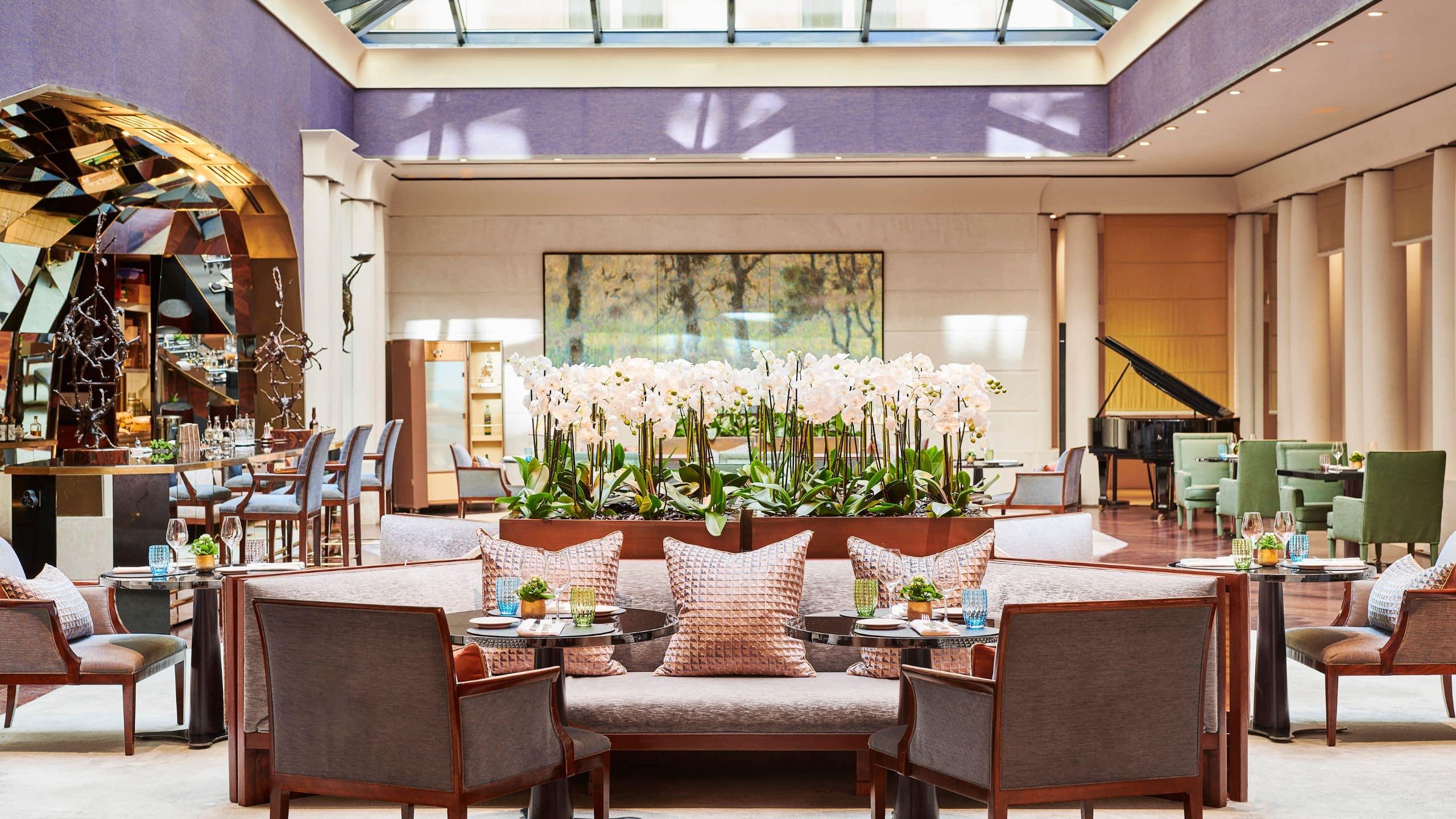 Park Hyatt Paris-Vendôme Cafe Jeanne Restaurant Bench Tables