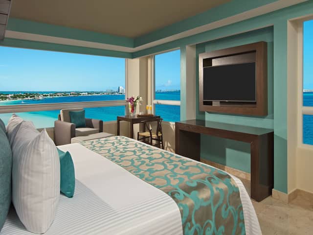 Preferred Club Corner Suite