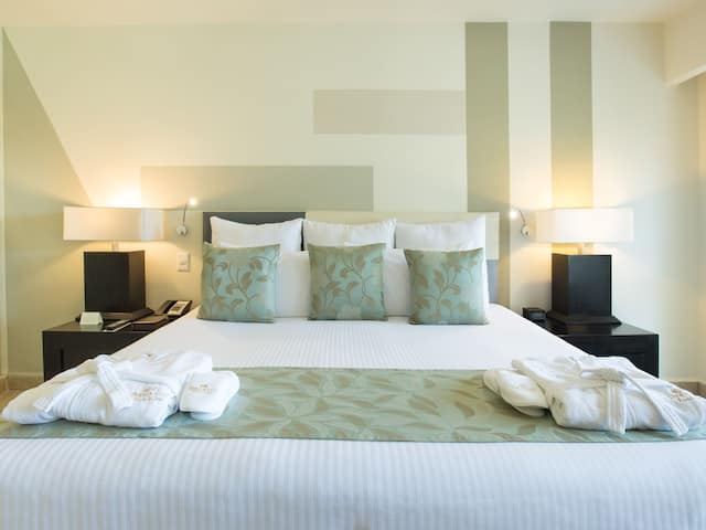 Deluxe Partial Ocean View King