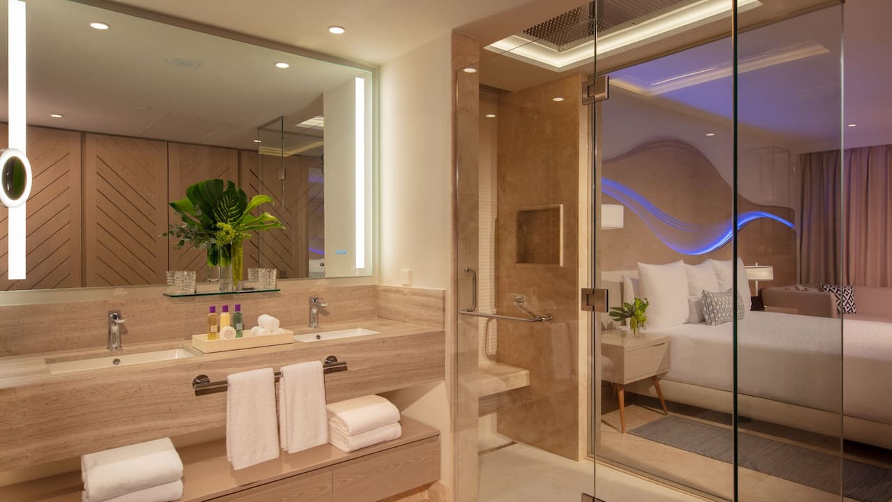 Xcelerate Junior Suite Live Big Ocean Front King