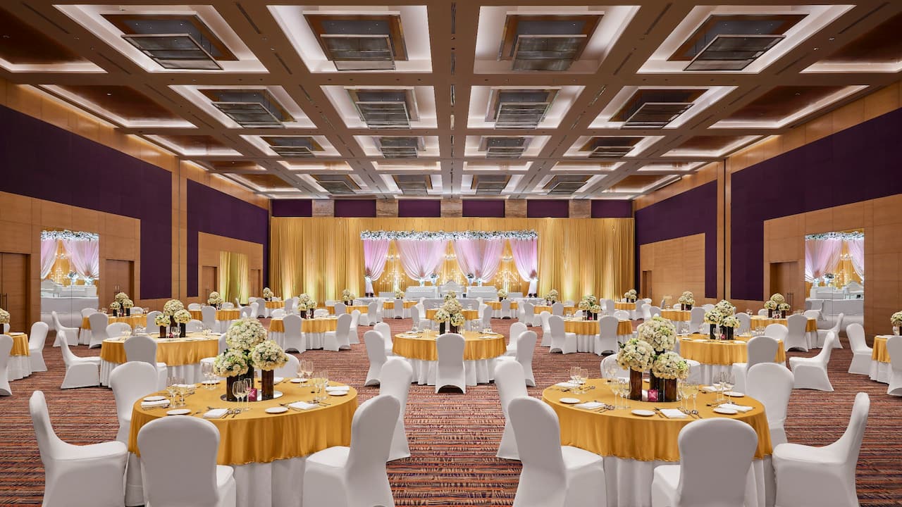 Grand-Ballroom-Wedding-Social-Setup