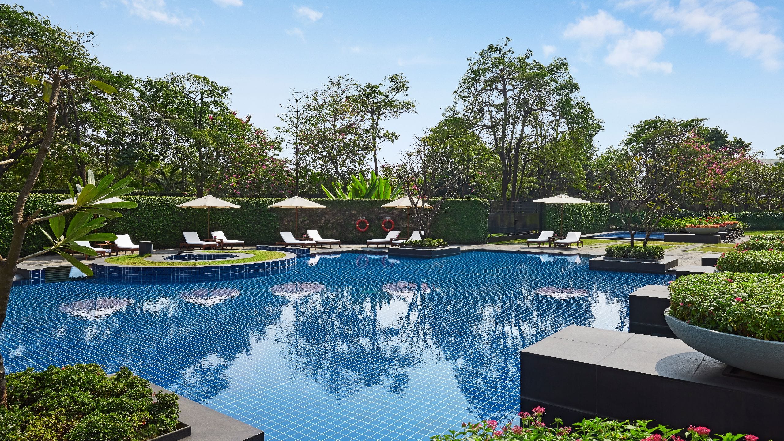 Grand Hyatt Mumbai Hotel & Residences Outdoor Pool