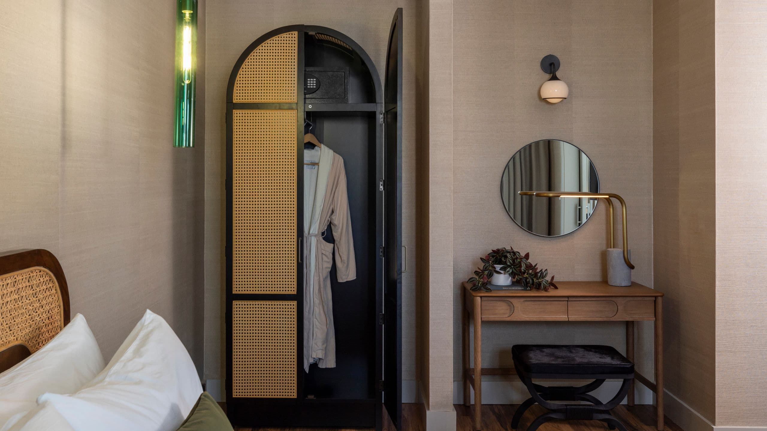 Kissel Uptown Oakland Presidential Suite Armoire Vanity