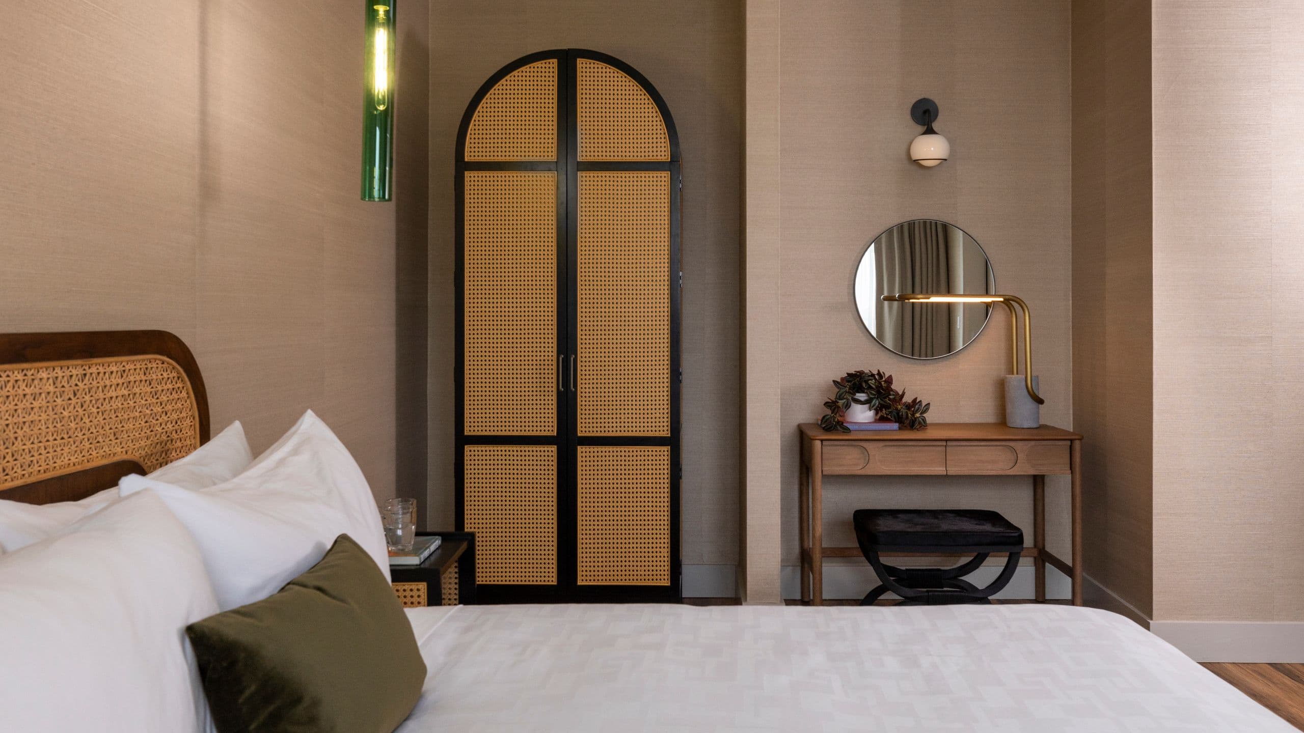 Kissel Uptown Oakland Kissel Uptown Oakland Rooms Suite Presidential Vanity Armoire