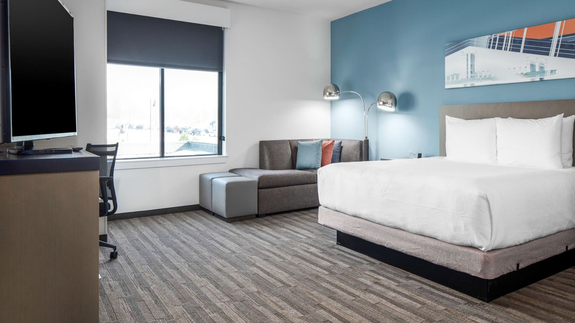 Hyatt House Allentown / Lehigh Valley Den King Bed Couch