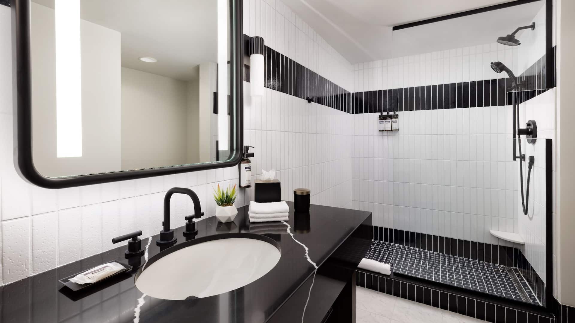 3 de 4 Hyatt Regency San Francisco Downtown SOMA King Suite Bath