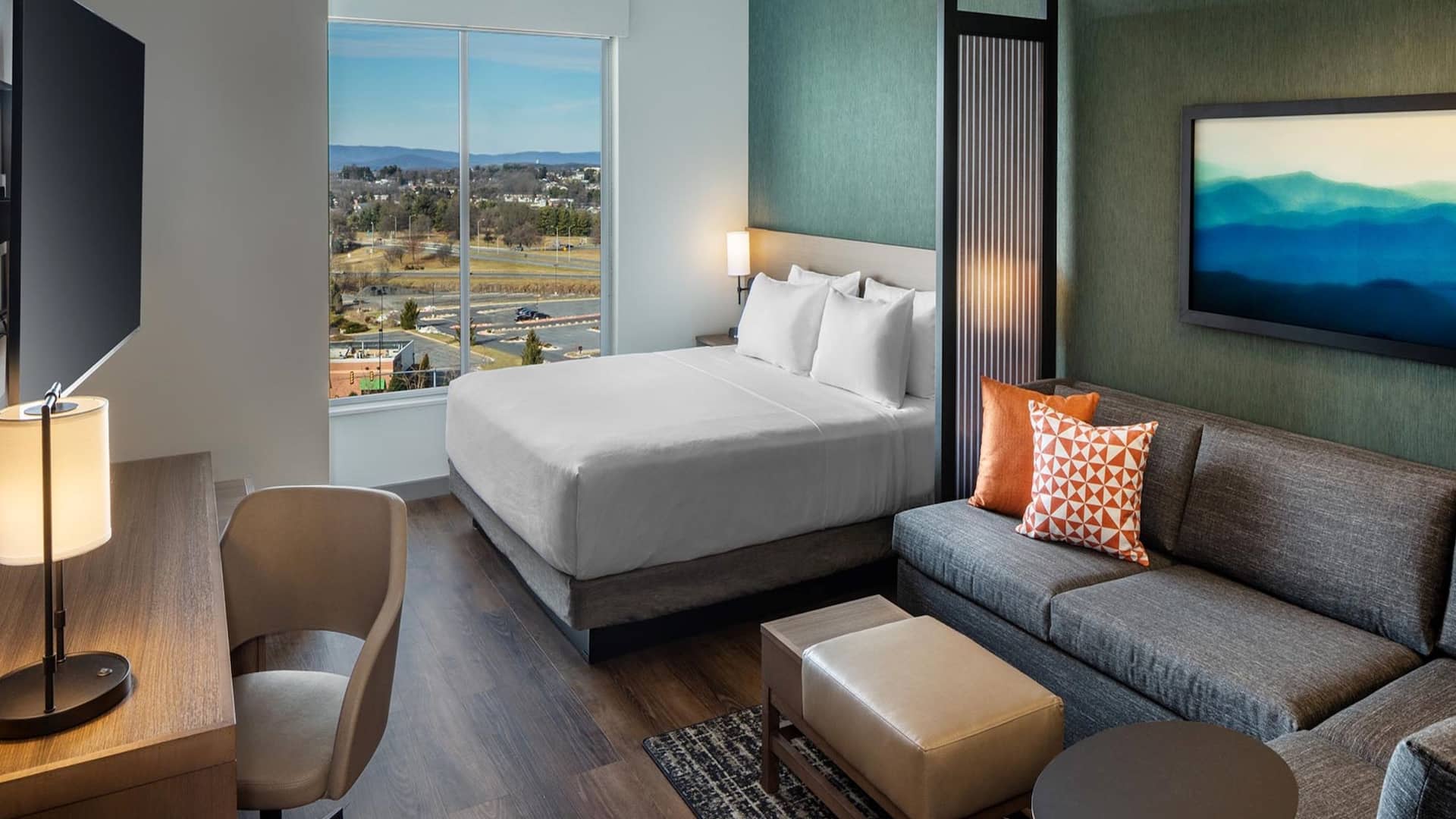 Hyatt Place Harrisonburg King Bed Guestroom Seating Area
