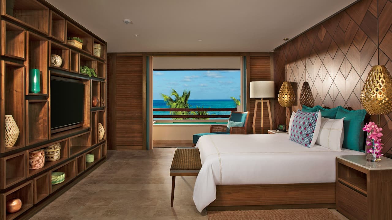 Preferred Club Honeymoon Suite