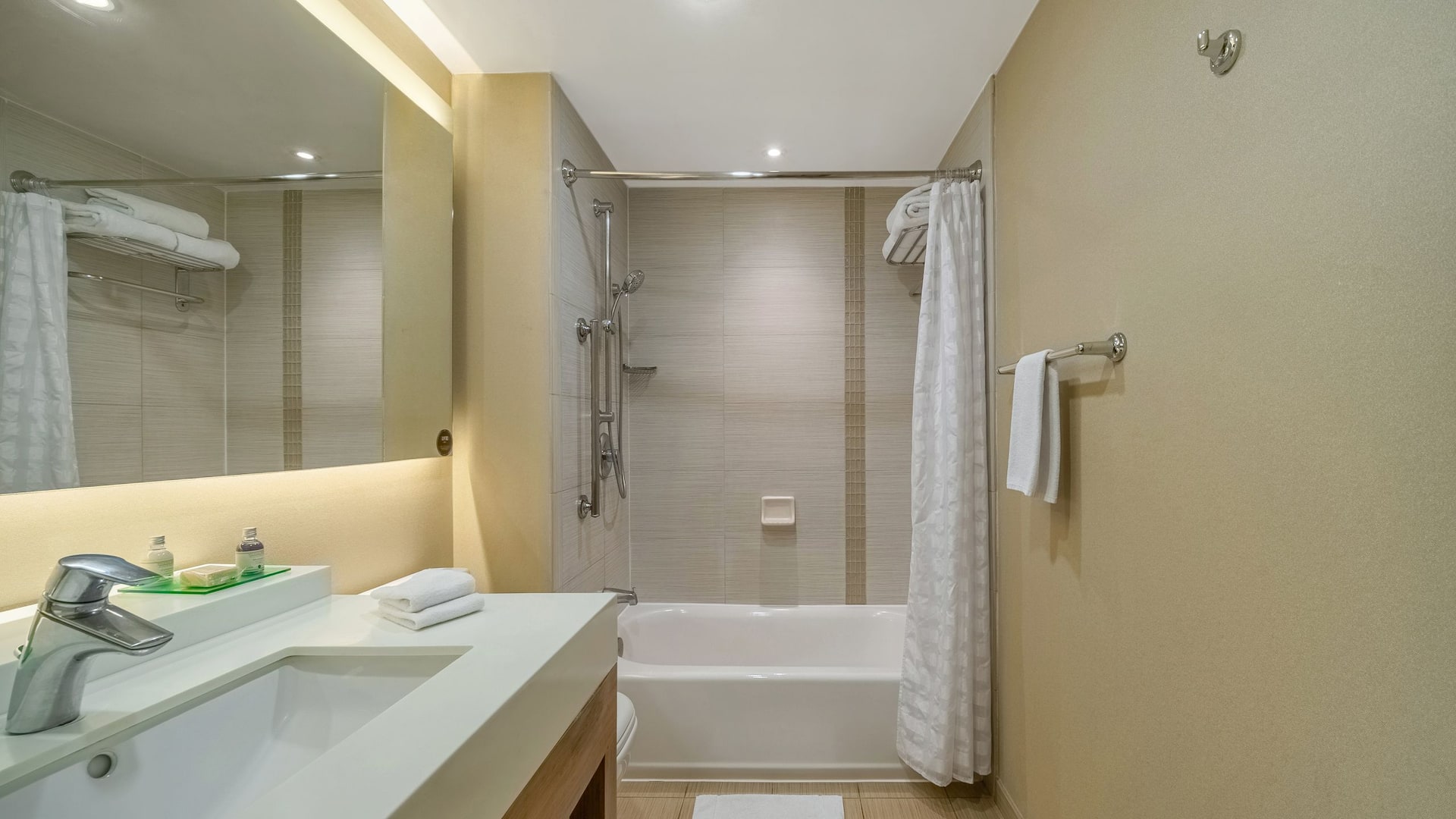 4/4 Hyatt Place Los Cabos Double Guestroom Bathroom Bathtub