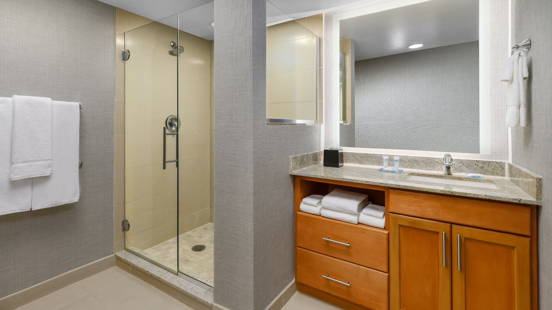 第 4，共 4 Hyatt House Fort Lauderdale Airport - South & Cruise Port Two Bedroom King Shower