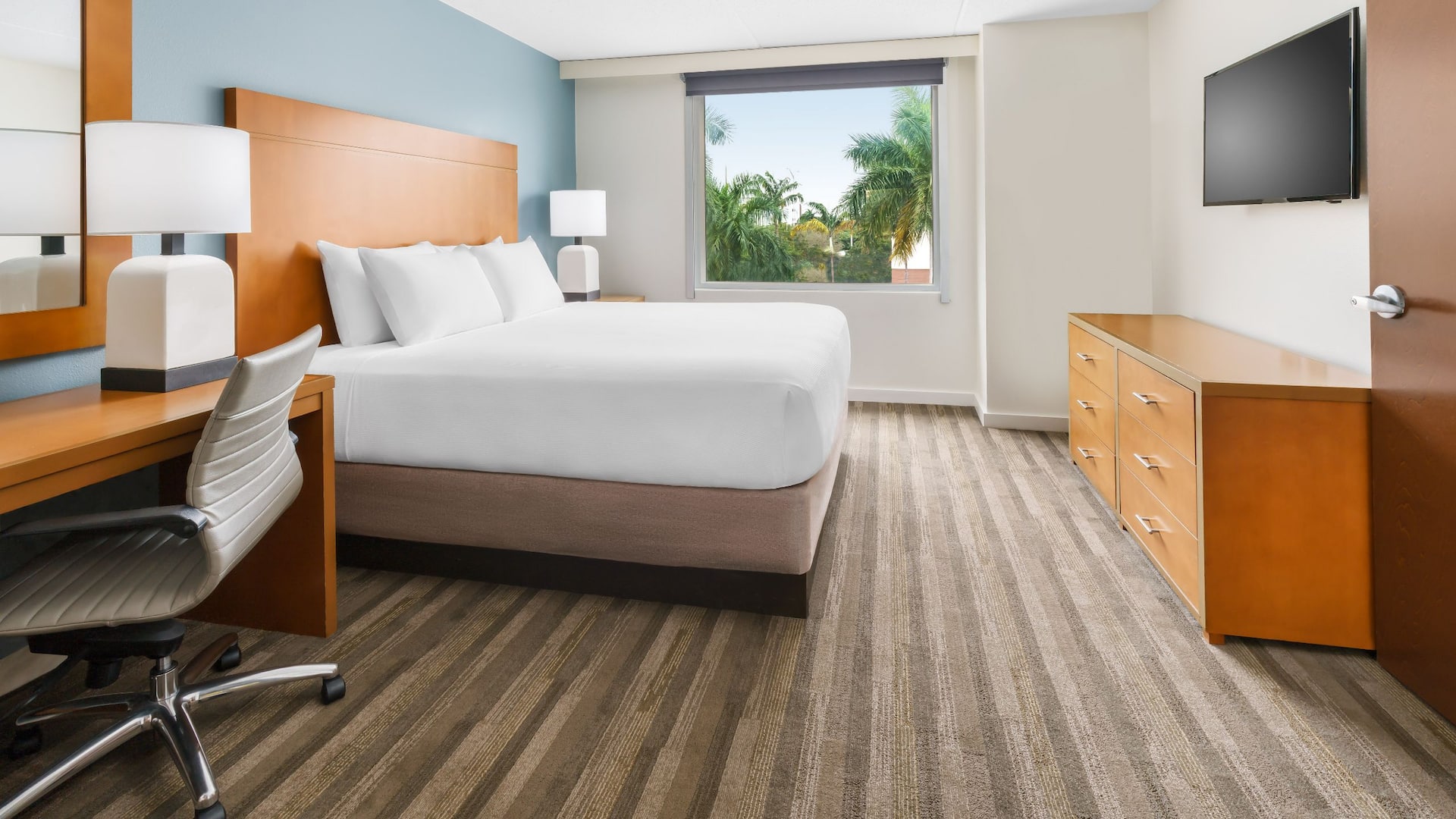 Hyatt House Fort Lauderdale Airport - South & Cruise Port Two Bedroom Trio Suite King Bedroom