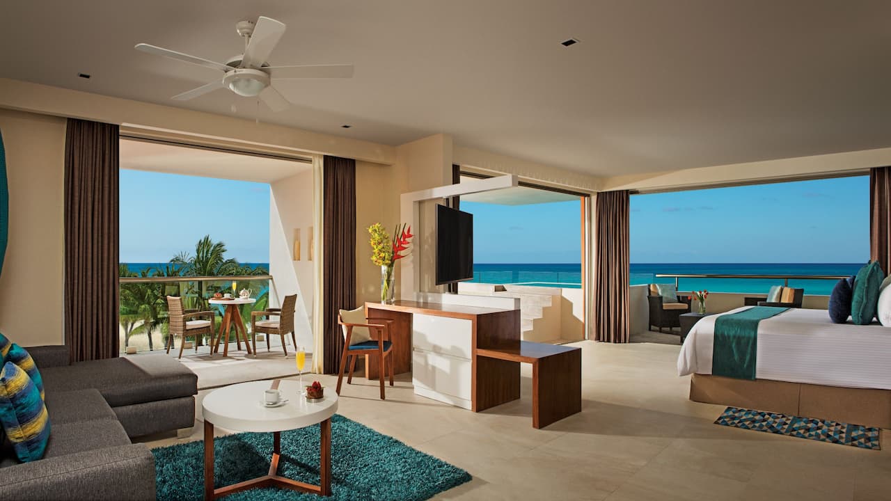 Preferred Club Rooftop Ocean Front Suite with Plunge Pool
