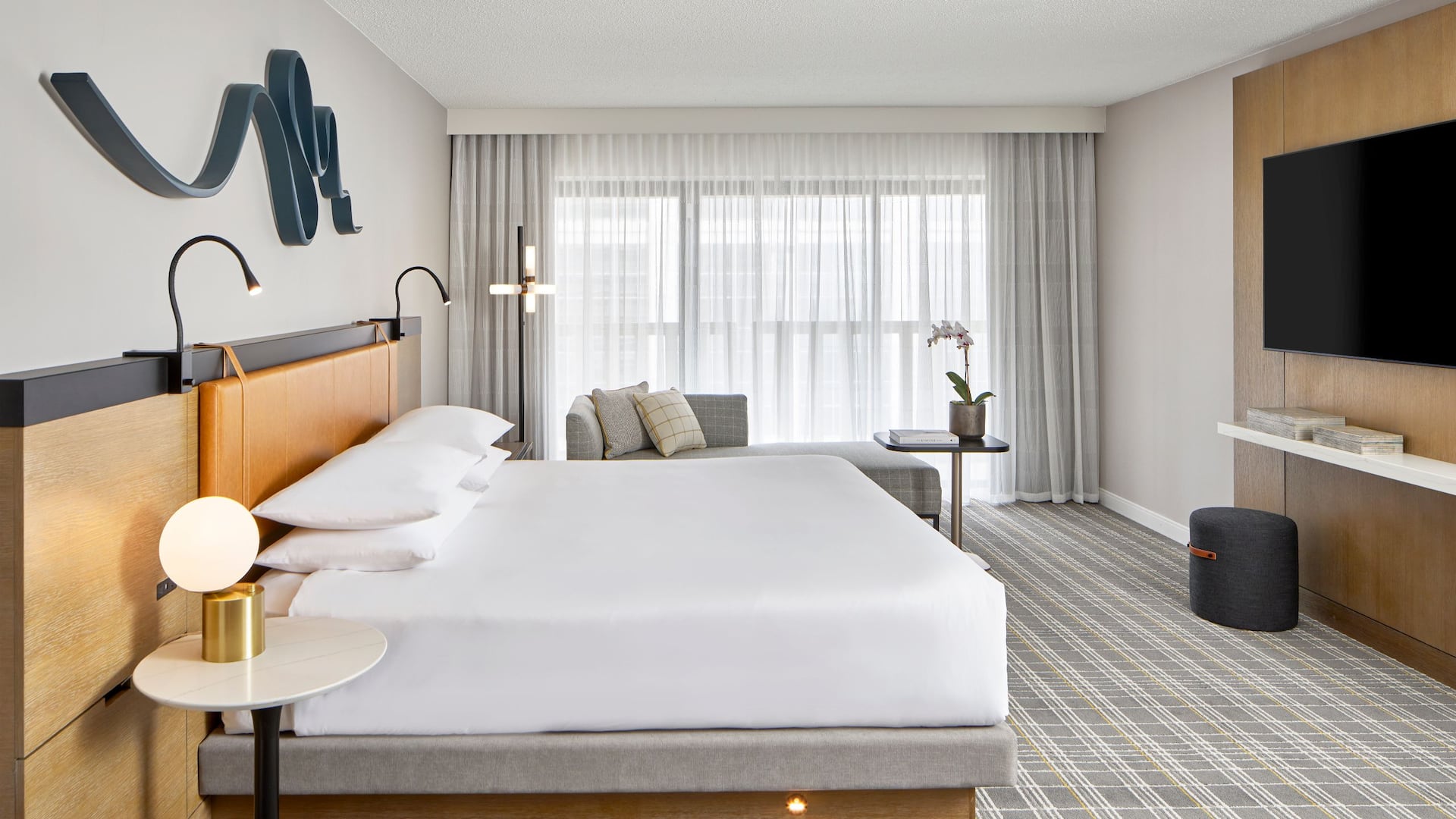 5 из 6 Hyatt Regency Atlanta Crown Suite Bedroom