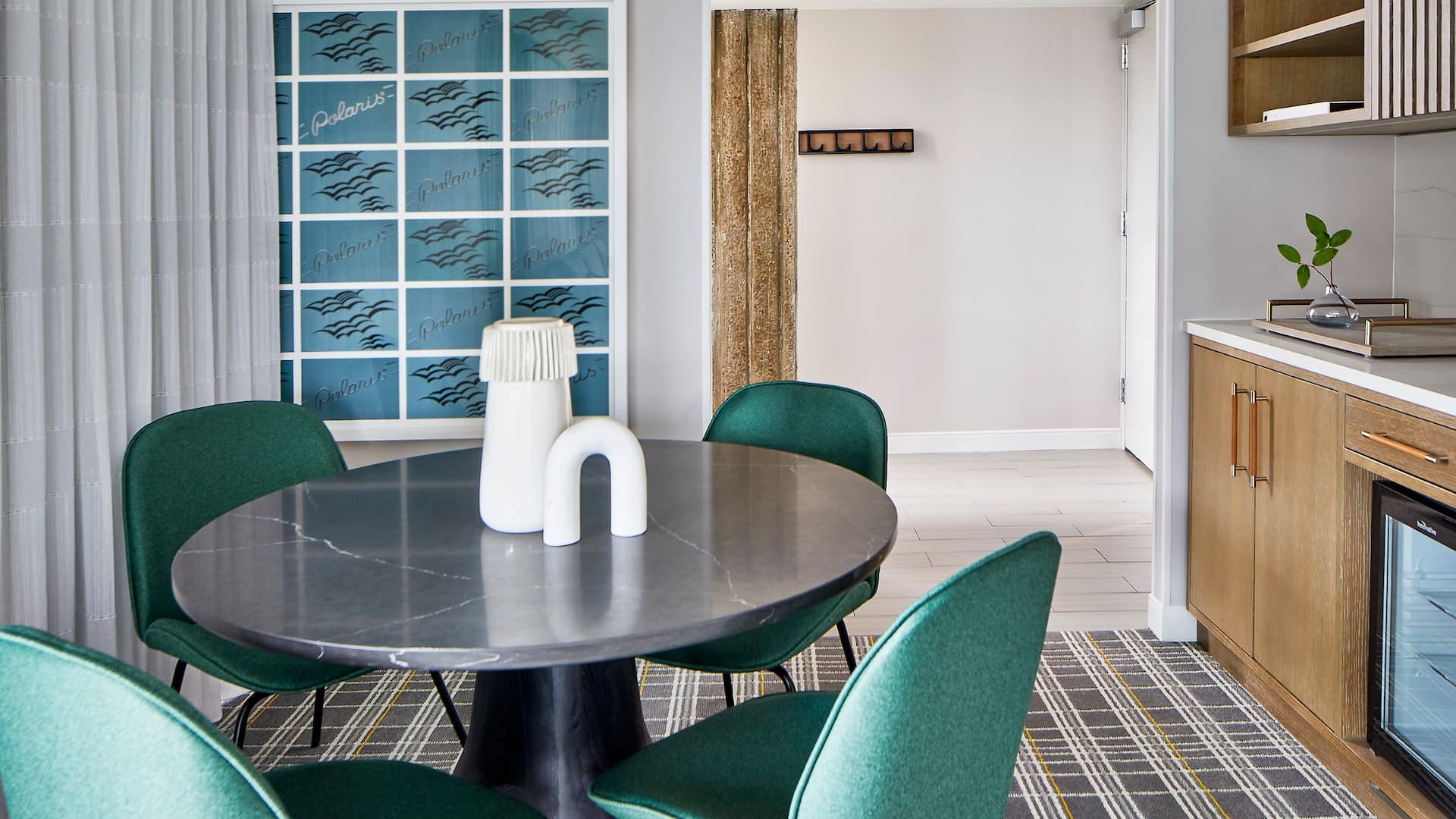 3 из 6 Hyatt Regency Atlanta Crown Suite Dining Area