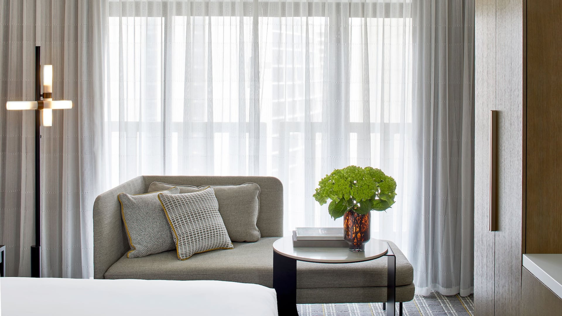 Hyatt Regency Atlanta San Francisco Suite Bedroom Chaise