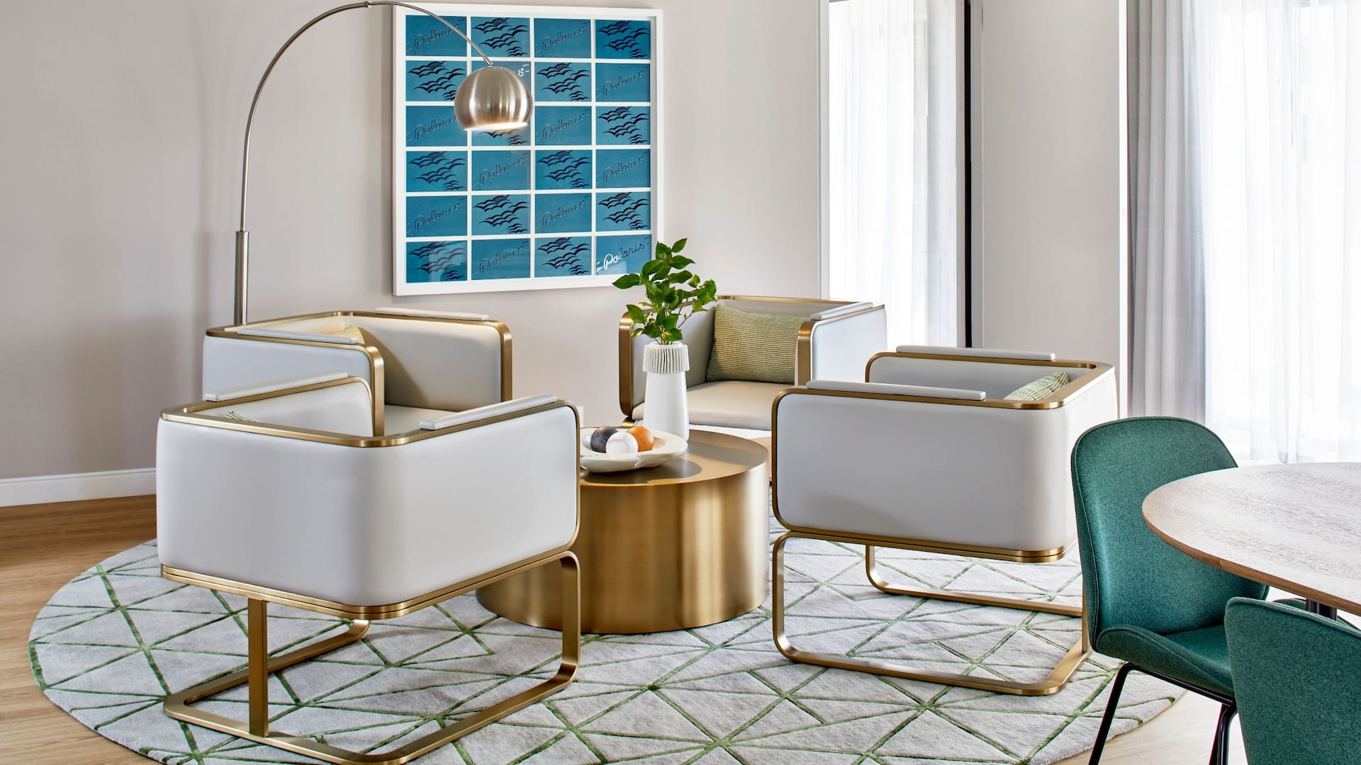 3 из 5 Hyatt Regency Atlanta Three Bay Suite Seating