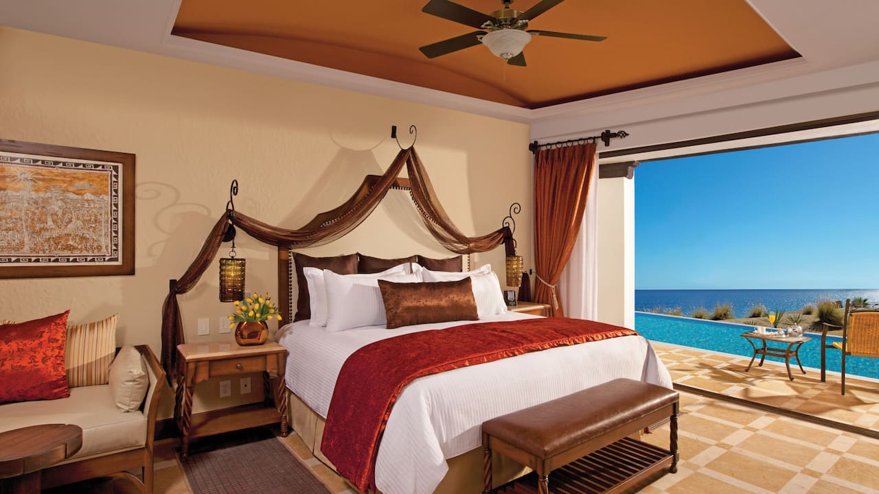 Preferred Club Junior Suite Swim Out Ocean Front King