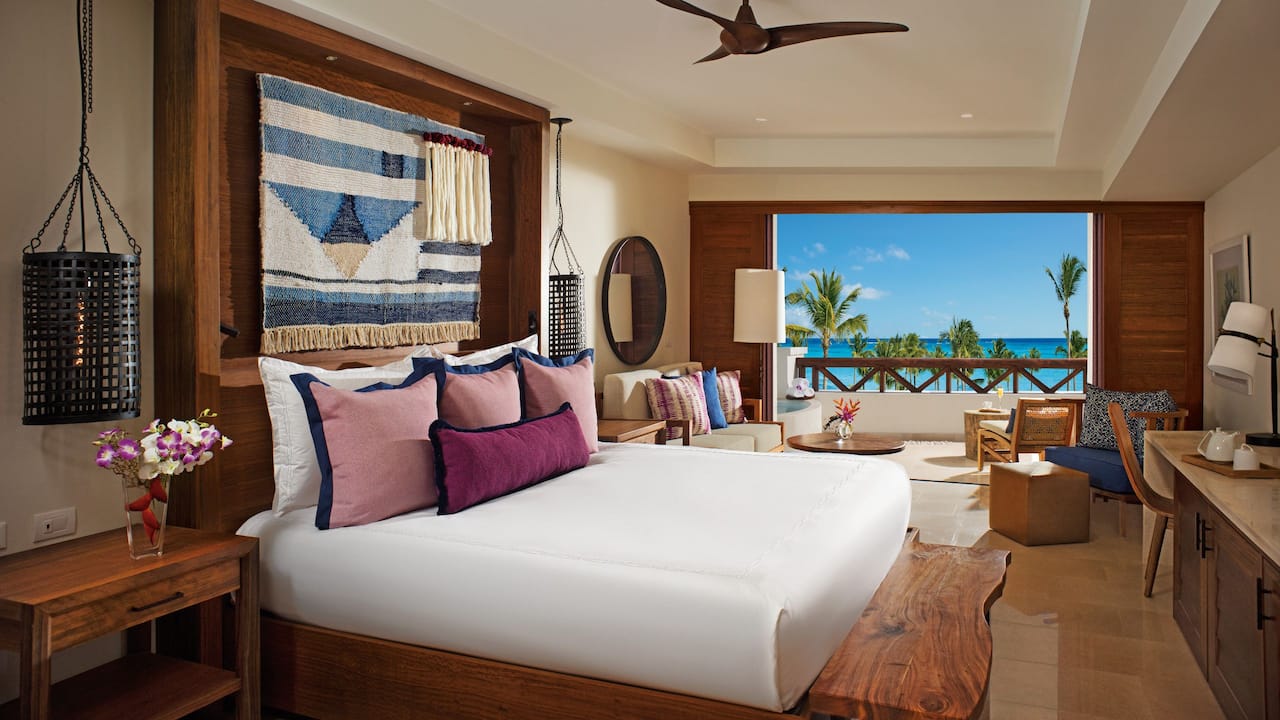 Junior Suite Ocean View King Bed