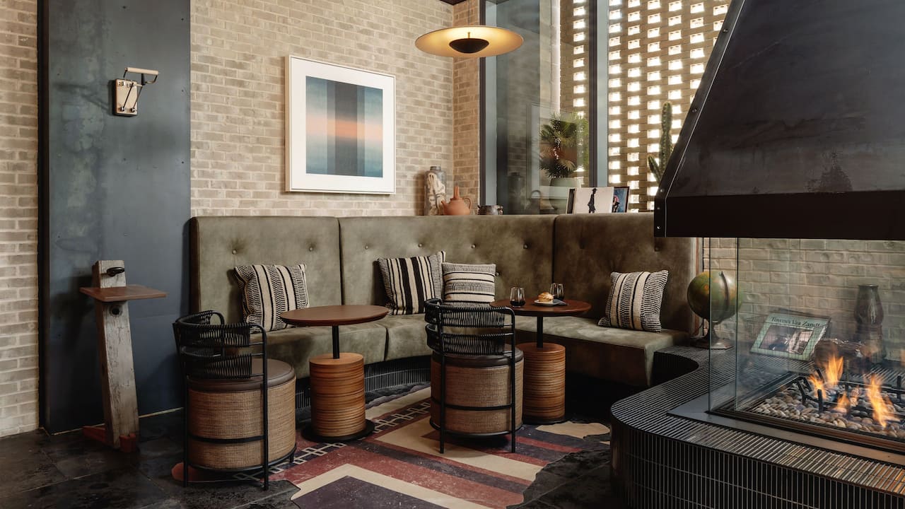 Restaurants Tommie Coffee Bar Fireplace